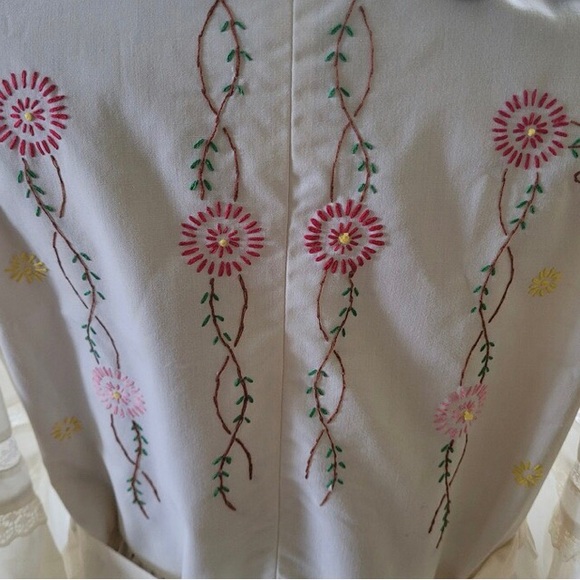 Vintage 1960s. Junket Dress. One of a Kind, vintage linens. Embroidery. US14 - Picture 3 of 5